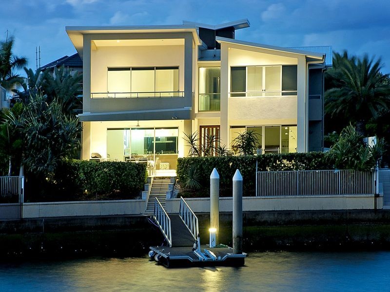 4 Westminster Ct, Sovereign Islands QLD 4216
