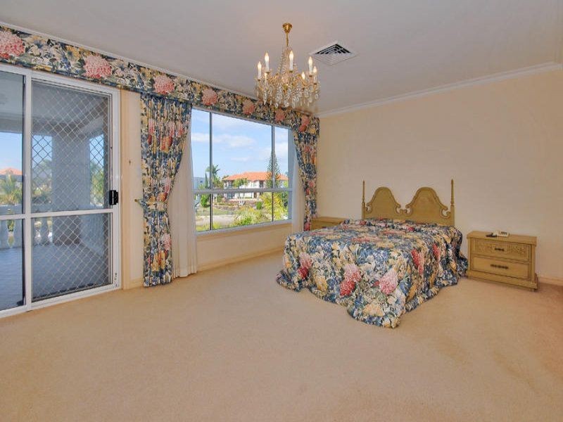 6 Rowes Street, Sorrento QLD 4217