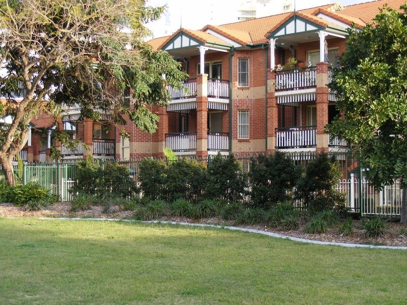 17/53 Bauer Street, Southport QLD 4215