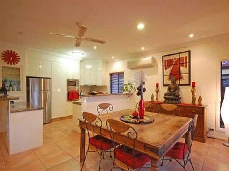 18 Arbuthnot Parade, Benowa QLD 4217