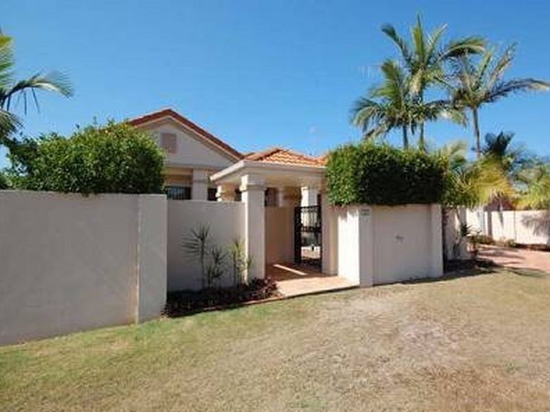18 Arbuthnot Parade, Benowa QLD 4217