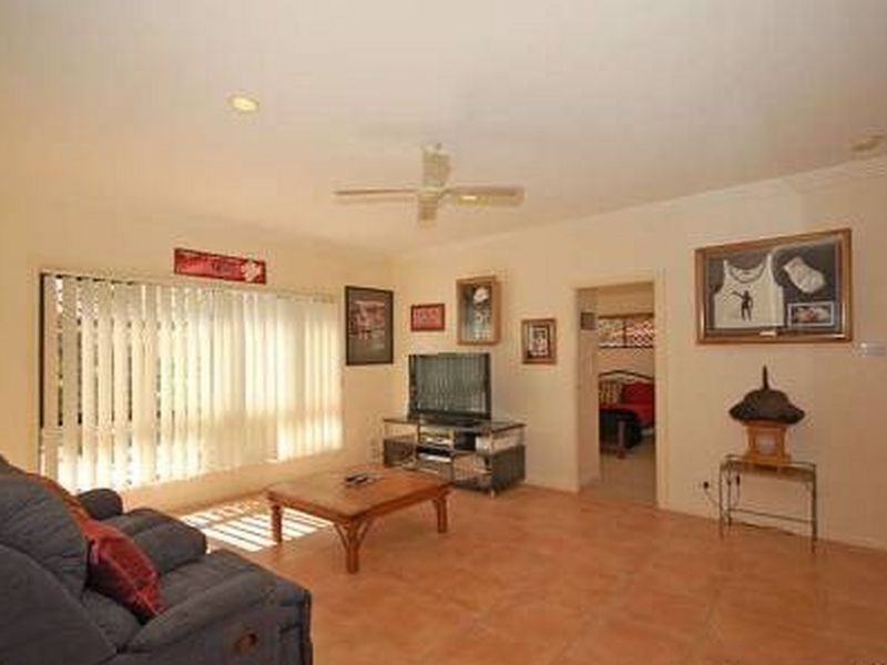 18 Arbuthnot Parade, Benowa QLD 4217