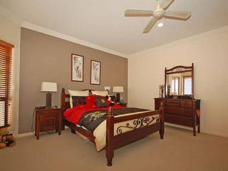 18 Arbuthnot Parade, Benowa QLD 4217