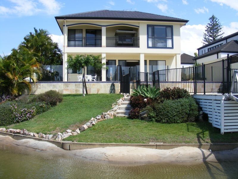 103 Amalfi Drive, Isle Of Capri QLD 4217