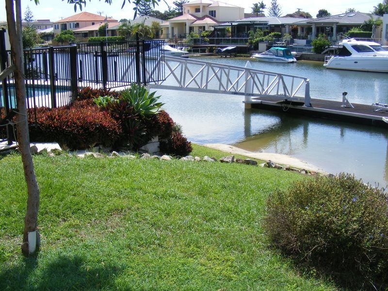 103 Amalfi Drive, Isle Of Capri QLD 4217