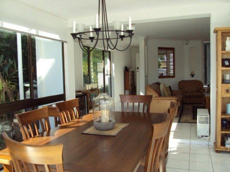 1 Skye Court, Sorrento QLD 4217