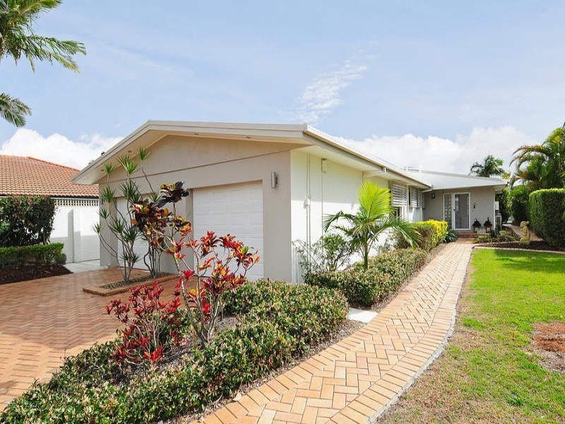 1 Skye Court, Sorrento QLD 4217