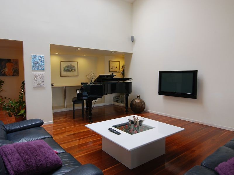 35 Boomerang Crescent, Sorrento QLD 4217