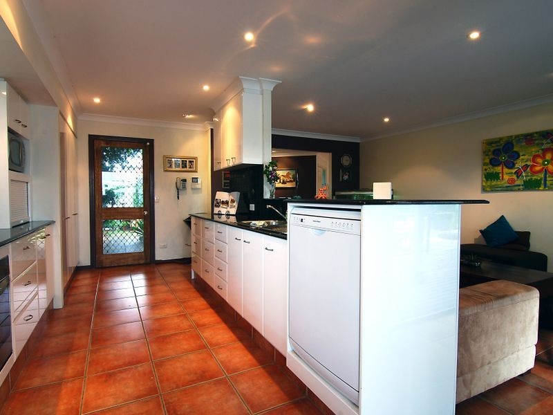 35 Boomerang Crescent, Sorrento QLD 4217