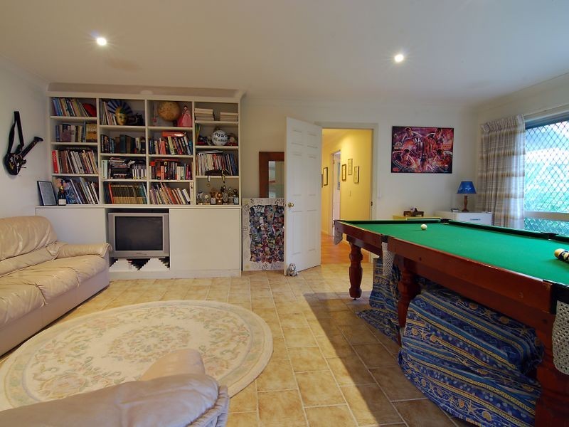 35 Boomerang Crescent, Sorrento QLD 4217