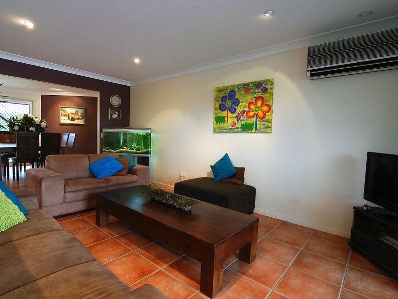 35 Boomerang Crescent, Sorrento QLD 4217