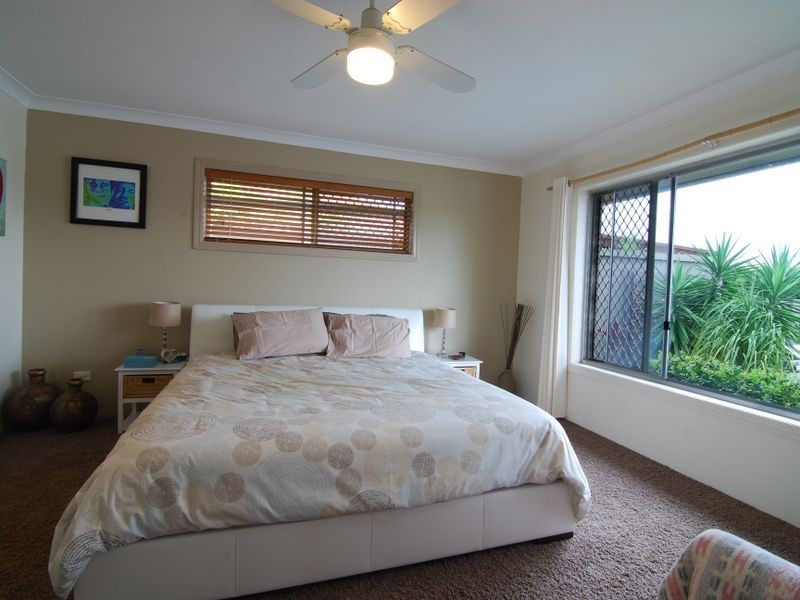 35 Boomerang Crescent, Sorrento QLD 4217