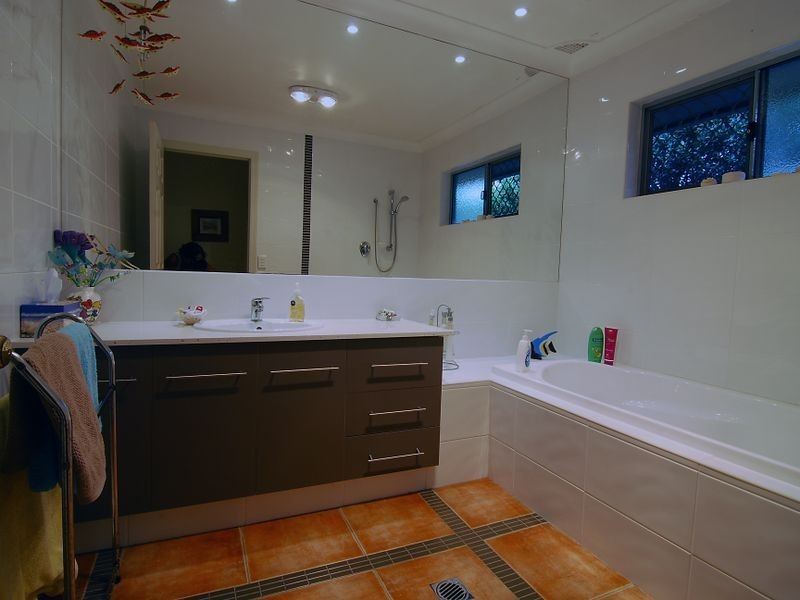 35 Boomerang Crescent, Sorrento QLD 4217