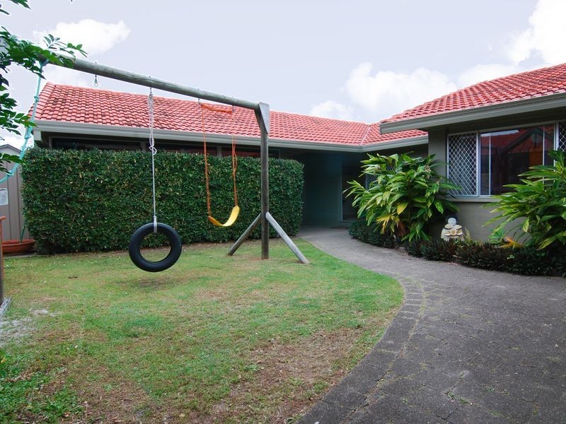 35 Boomerang Crescent, Sorrento QLD 4217