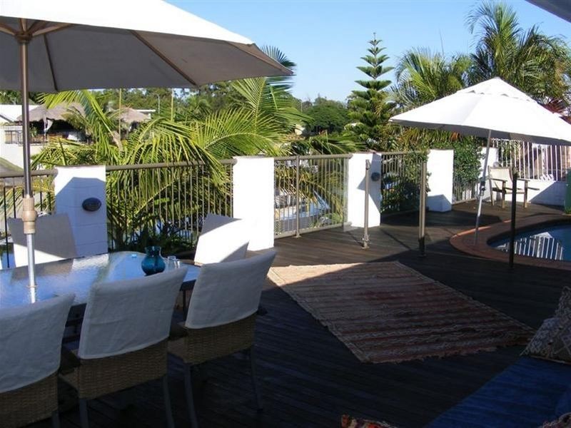 30 Namatjira Court, Broadbeach Waters QLD 4218