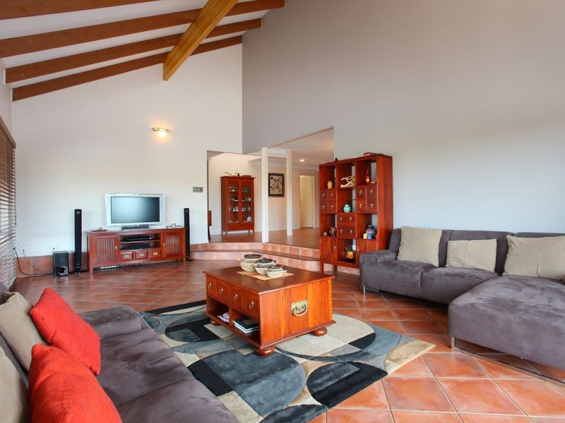 36 Ayrshire Avenue, Benowa QLD 4217