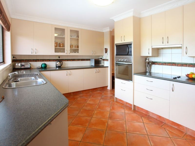 36 Ayrshire Avenue, Benowa QLD 4217