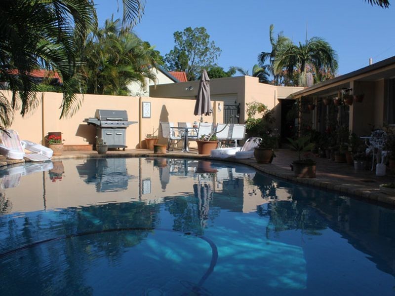 3 Adler Court, Benowa QLD 4217