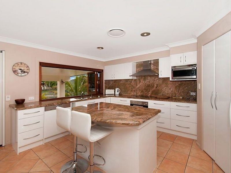 9 Argyle Crescent, Sorrento QLD 4217