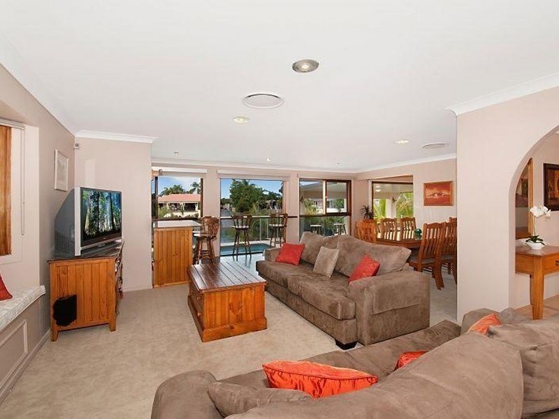 9 Argyle Crescent, Sorrento QLD 4217