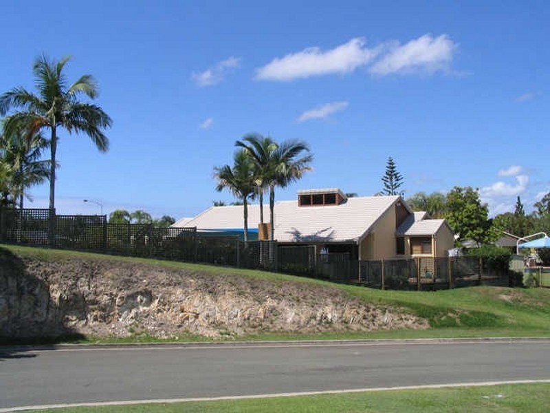 4 Tanya Court, Benowa QLD 4217