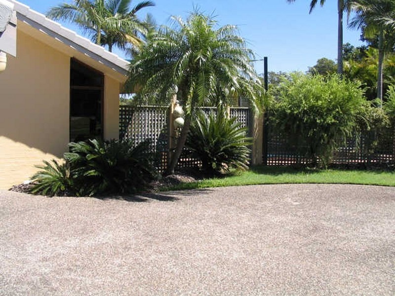 4 Tanya Court, Benowa QLD 4217