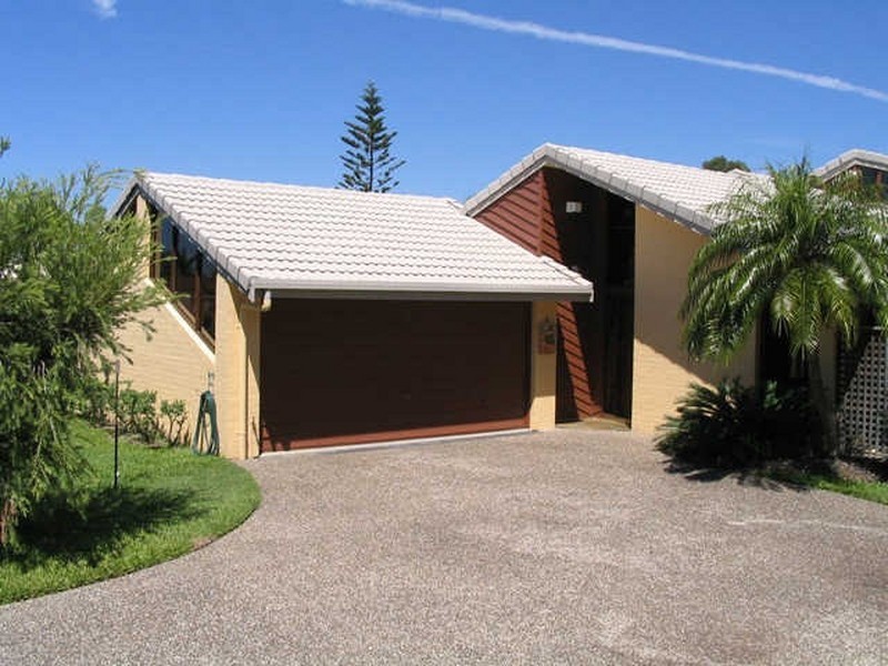 4 Tanya Court, Benowa QLD 4217