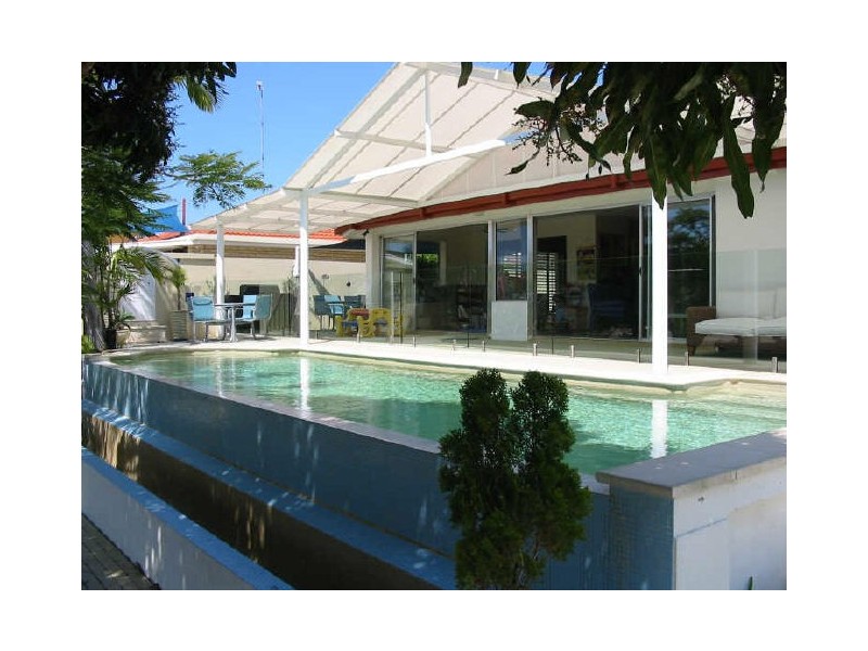 11 Andrew Avenue, Broadbeach Waters QLD 4218