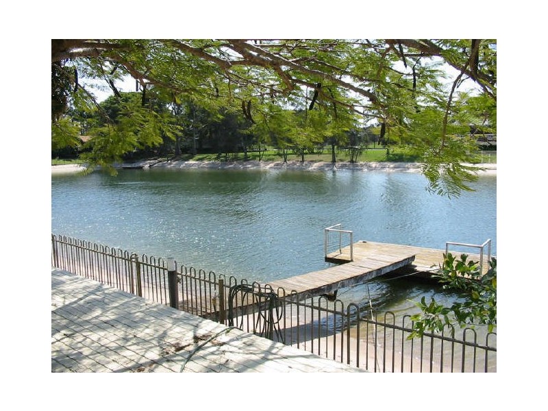 11 Andrew Avenue, Broadbeach Waters QLD 4218