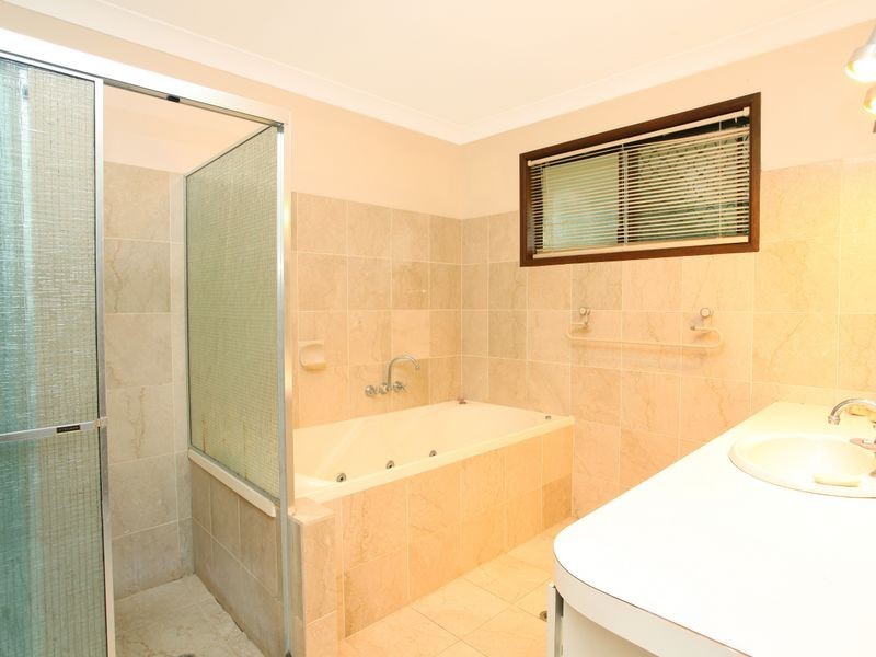 129 Campbell Street, Sorrento QLD 4217