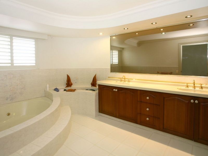 15 Marseille Court, Sorrento QLD 4217