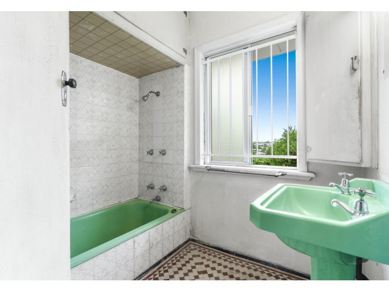 8 Phalerum Avenue, Seven Hills QLD 4170