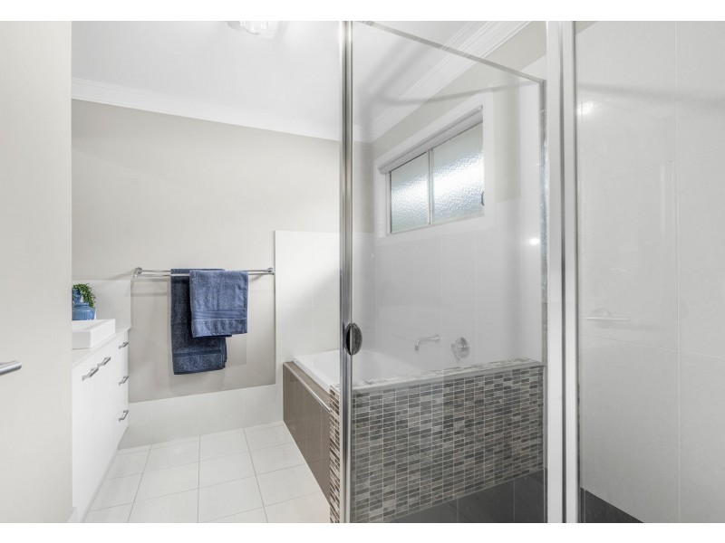 64 Moncrief Road, Cannon Hill QLD 4170