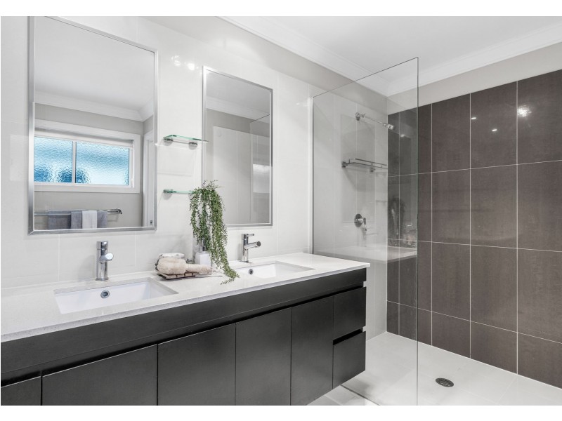 64 Moncrief Road, Cannon Hill QLD 4170