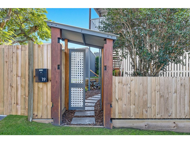 19 Sibley Road, Wynnum West QLD 4178