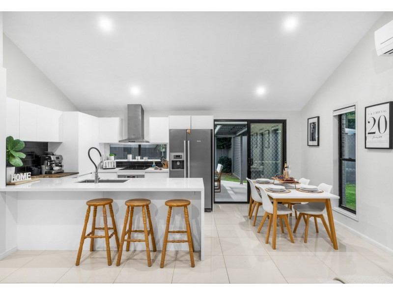 52 Rembrandt Street, Carina QLD 4152