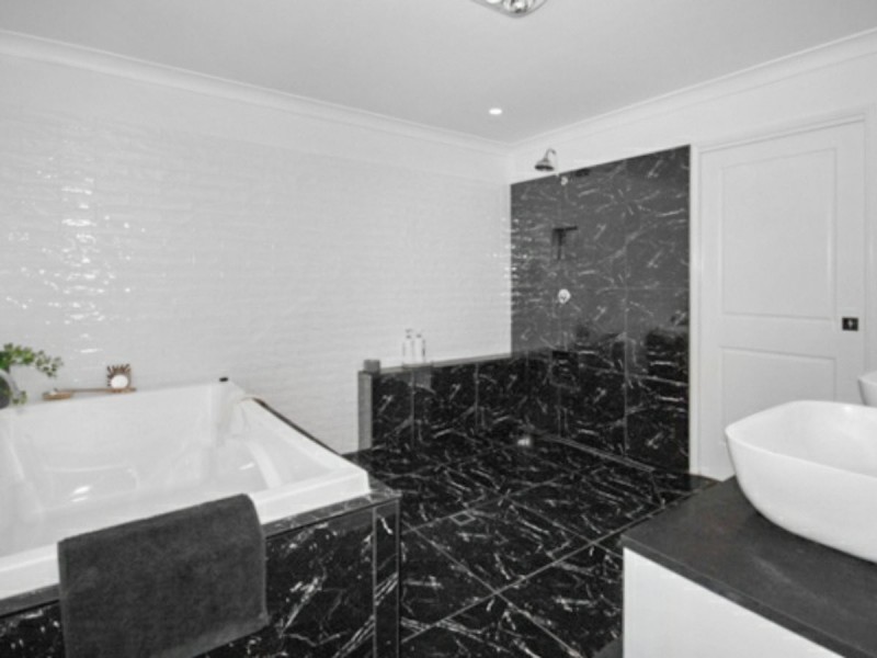 16 Blackwood Road, Manly West QLD 4179