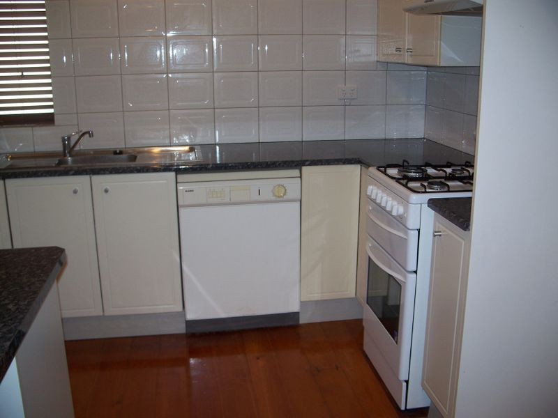 28 Lewis St, Camp Hill QLD 4152