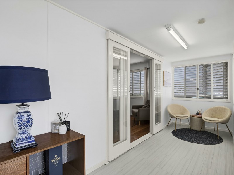 1 Rosedene Street, Manly West QLD 4179