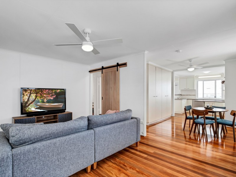 1 Rosedene Street, Manly West QLD 4179