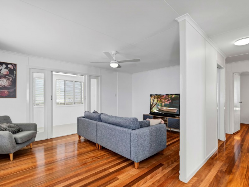 1 Rosedene Street, Manly West QLD 4179