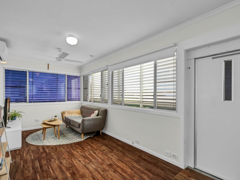 1 Rosedene Street, Manly West QLD 4179