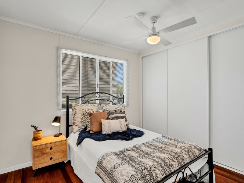 1 Rosedene Street, Manly West QLD 4179