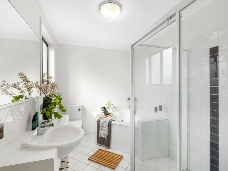 302 Richmond Road, Cannon Hill QLD 4170