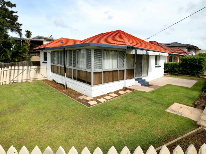 4 Delsie street, Cannon Hill QLD 4170