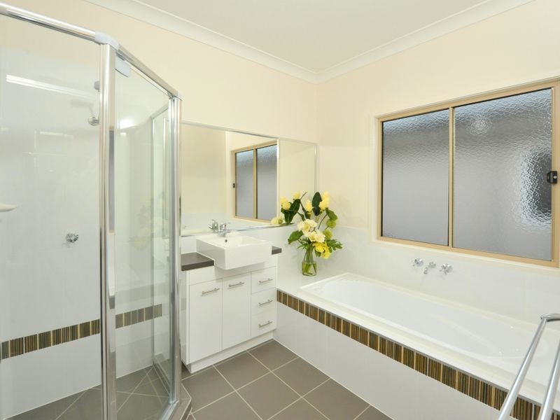 12 Delsie Street, Cannon Hill QLD 4170