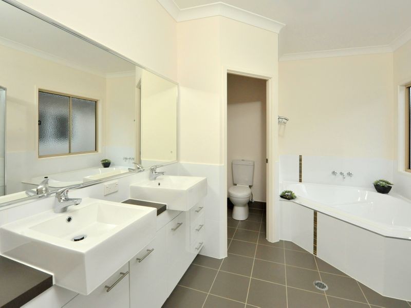 12 Delsie Street, Cannon Hill QLD 4170