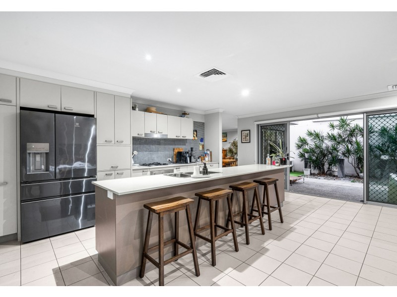 48 Village Circuit, Murarrie QLD 4172