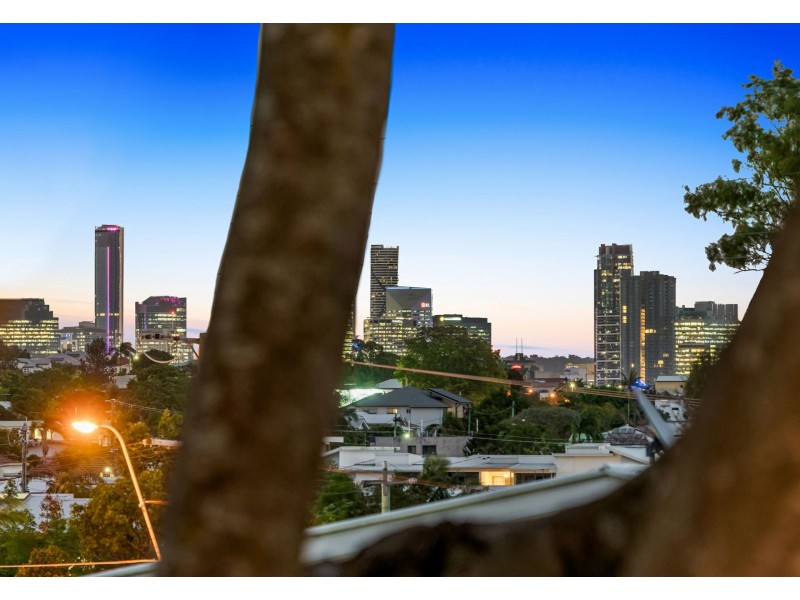 64 Shrapnel Road, Cannon Hill QLD 4170