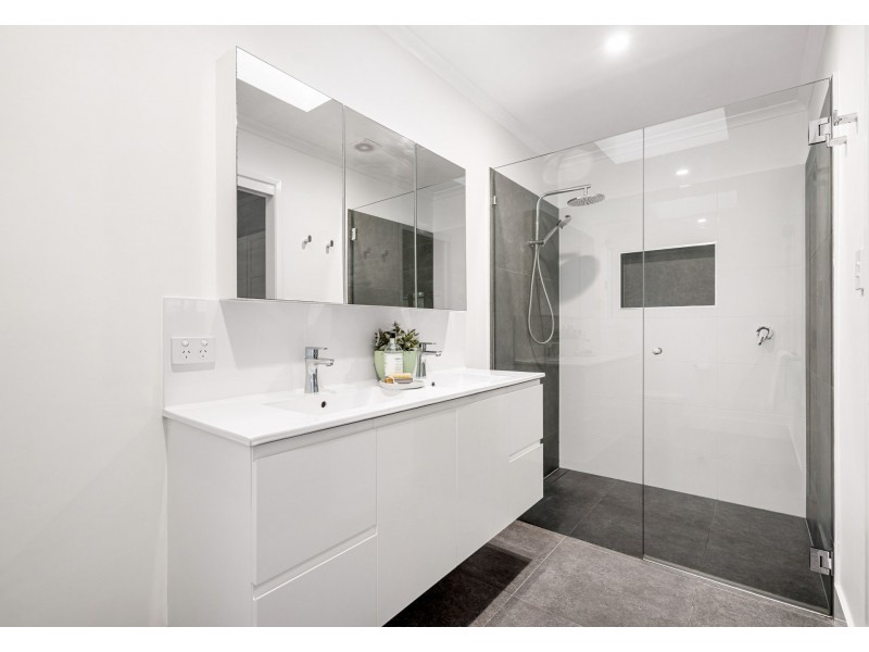 64 Shrapnel Road, Cannon Hill QLD 4170